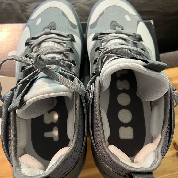 Men’s Ultraboost Shoes - Picture 2 of 4